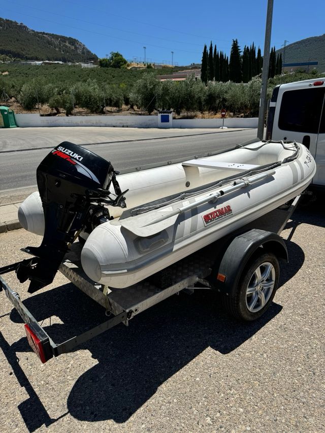 Barca neumatica semirrijida