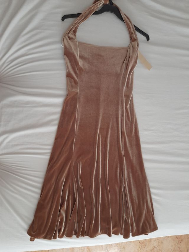 Vestido de terciopelo color champán