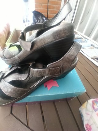 Sandalias Fluchos Plata nuevas