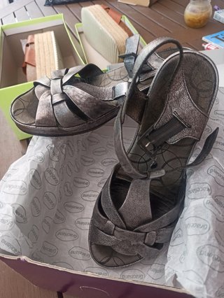 Sandalias Fluchos Plata nuevas