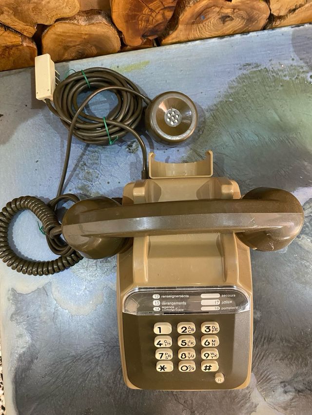 Teléfono antiguo