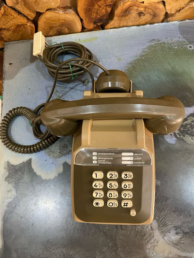 Teléfono antiguo
