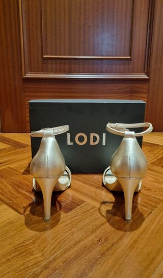 Sandalias LODI doradas. Talla 38