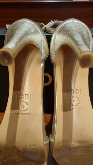 Sandalias LODI doradas. Talla 38