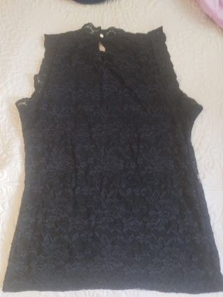 Blusa negra de encaje
