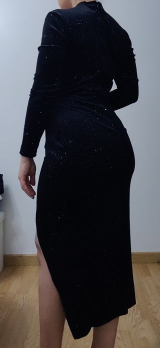 Vestido de terciopelo negro brillante
