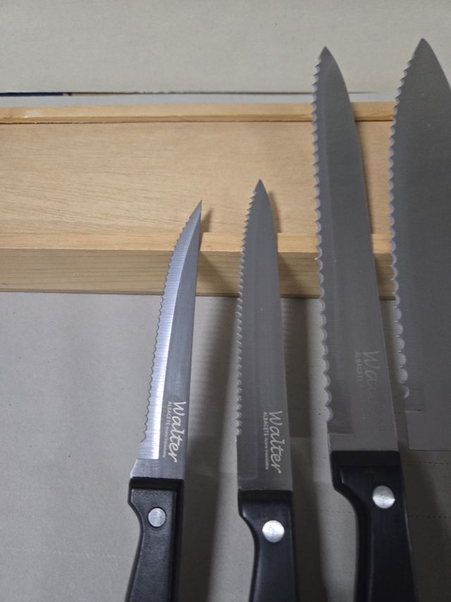 Juego 4 cuchillos enterizos