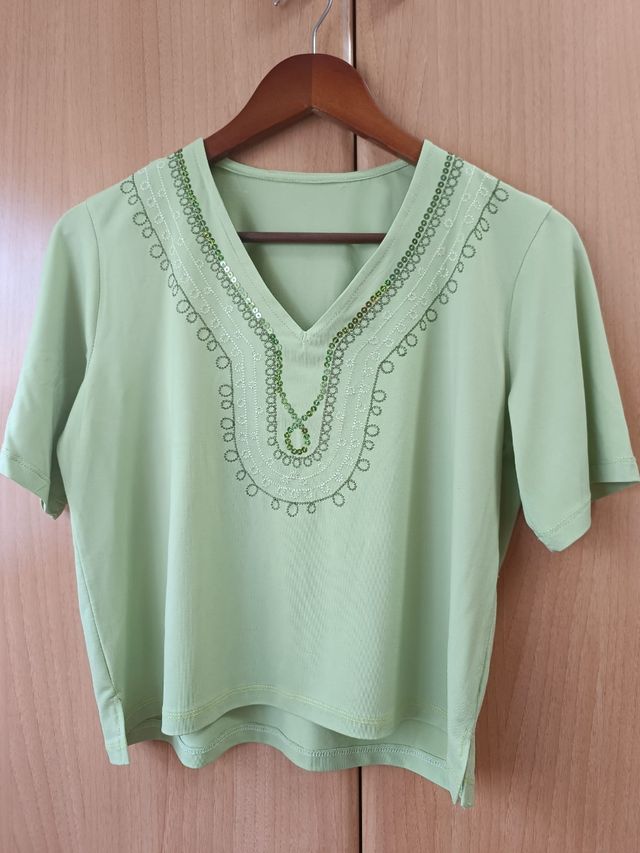 MODA MUJER:CAMISETA TALLA 40/42. 1,50 EUROS