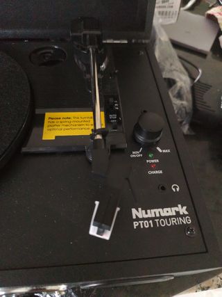 Numark PT01 Touring – Plato Giradiscos de Maleta U