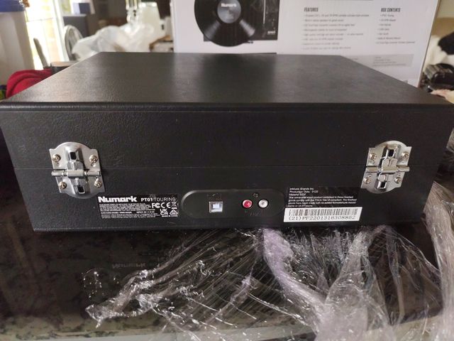 Numark PT01 Touring – Plato Giradiscos de Maleta U