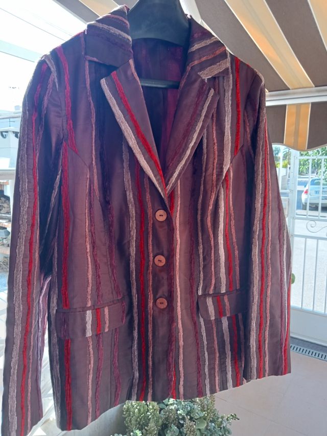 Chaqueta raso granate mujer