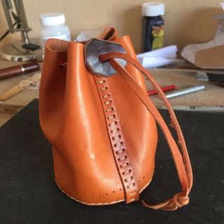 bolsa de judas limosnera de cuero piel