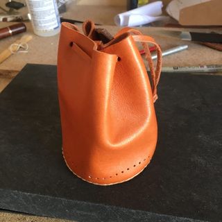 bolsa de judas limosnera de cuero piel