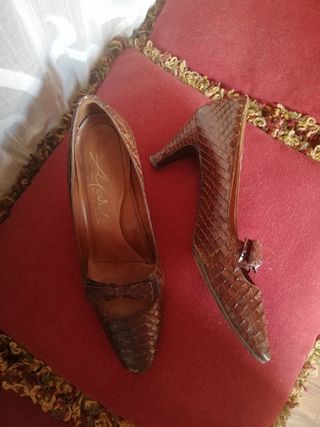 Zapatos y bolso de cocodrilo antigüos