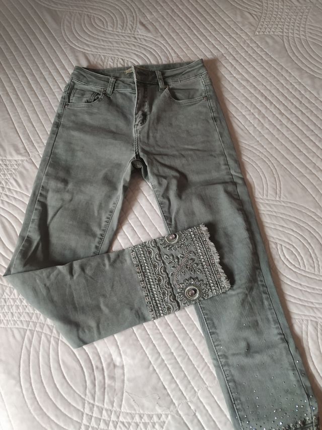 Pantalón 100% algodón con pedrería