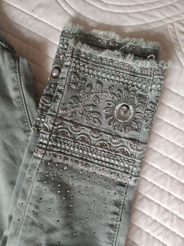 Pantalón 100% algodón con pedrería