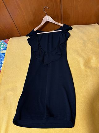 Vestido negro, corto, fiesta espalda al aire