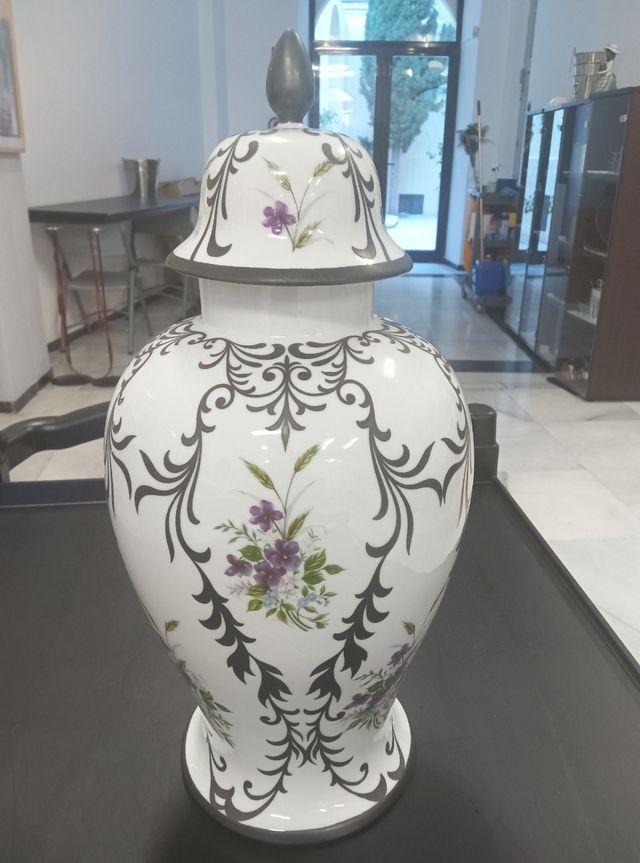 Jarrón porcelana y plata