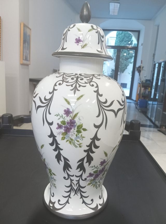 Jarrón porcelana y plata