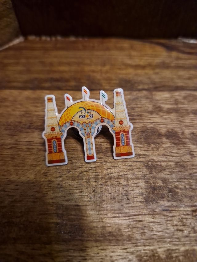 Pin de la portada de la feria de Sevilla