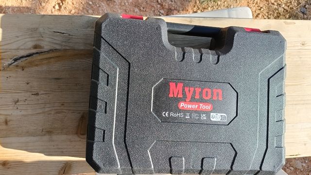 Forbici da potatura con due batterie