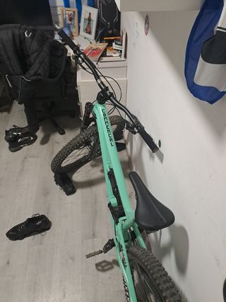 Bicicleta commencal clash ride emerald 2024