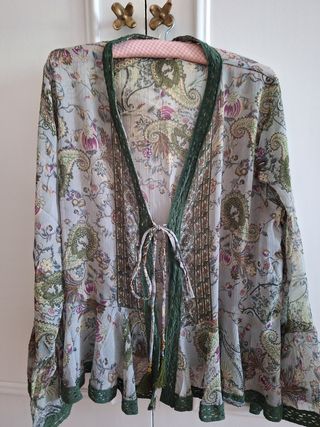 Chaqueta corta ligera, tipo kimono 