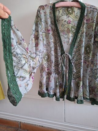 Chaqueta corta ligera, tipo kimono 