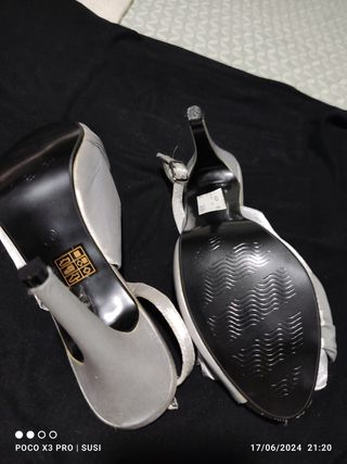 Zapatos plateados