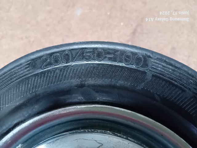 RUEDAS DE ANDAMIO CON FRENO UNA DE ELLAS NUEVA.