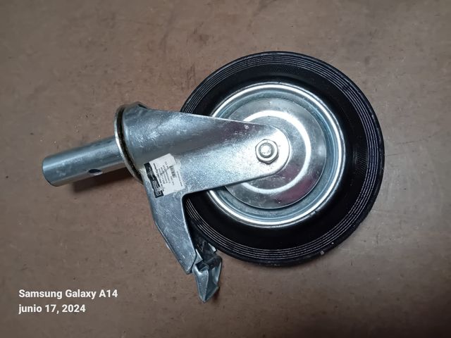 RUEDAS DE ANDAMIO CON FRENO UNA DE ELLAS NUEVA.