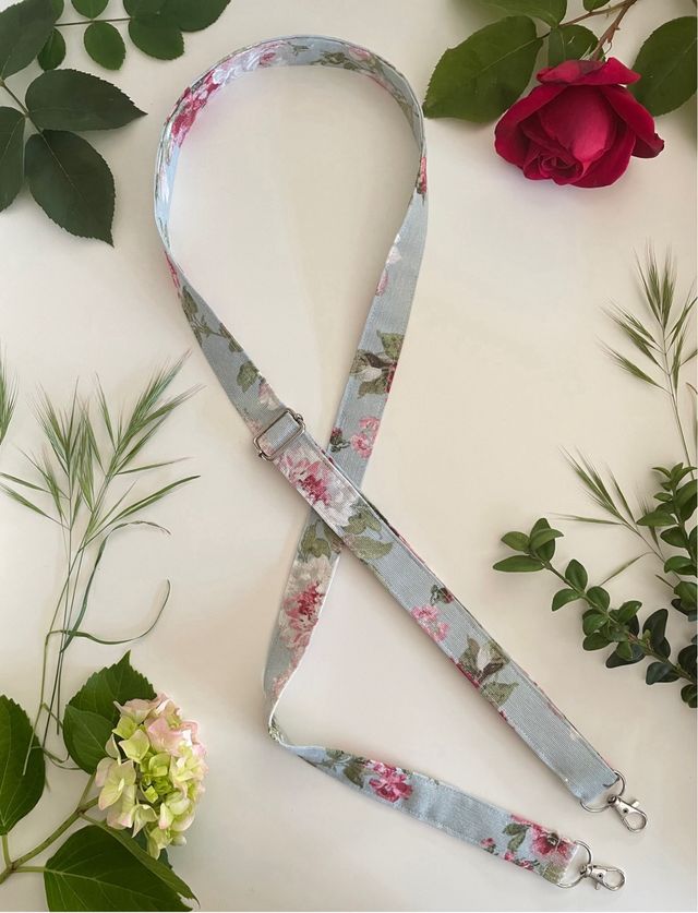 Cuelgamovil ajustable