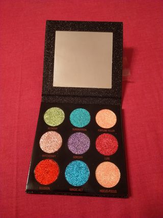 Paleta Revolution + regalo