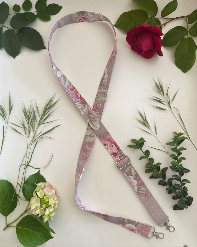 Cuelgamovil ajustable