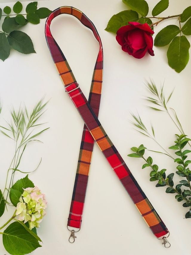 Cuelgamovil ajustable