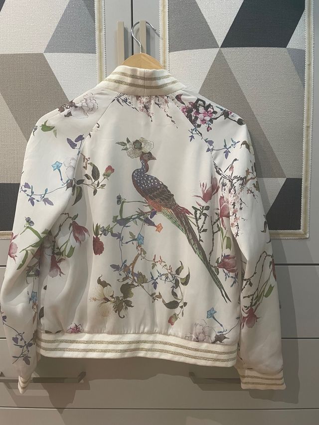 Cazadora Stradivarius corta 