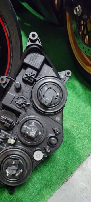 Faro delantero gsxr 600 k8