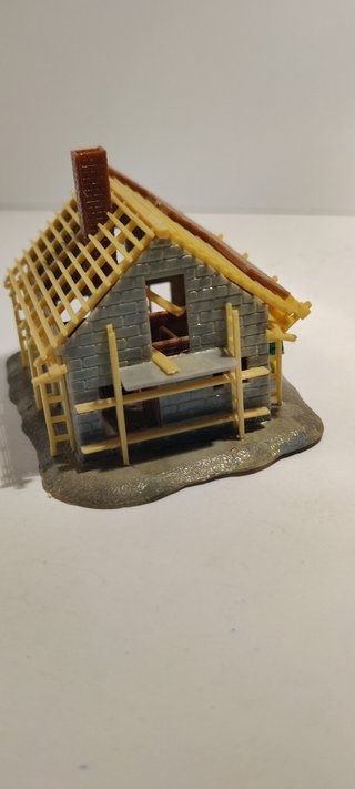 Casa en obras con andamios(2)**