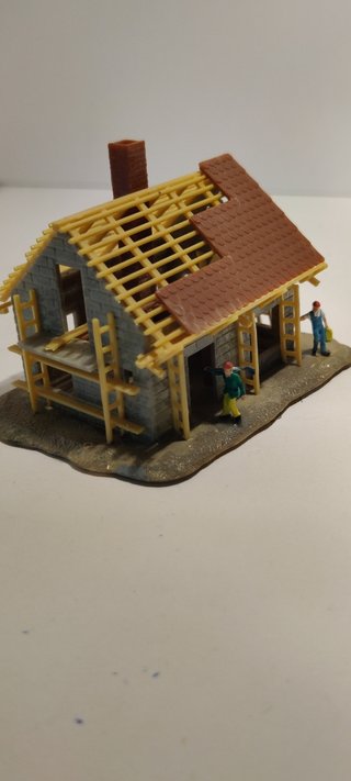 Casa en obras con andamios(2)**