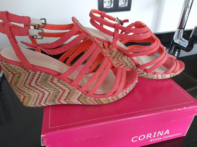 Sandalias tipo Desigual.