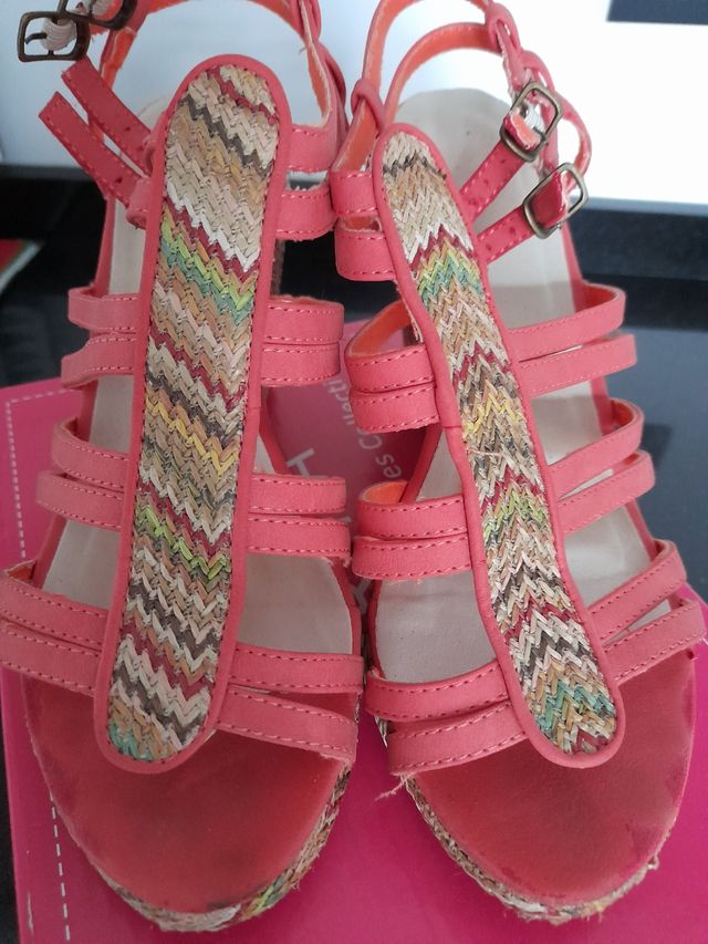Sandalias tipo Desigual.