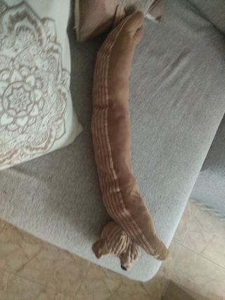 Peluche largo de perro