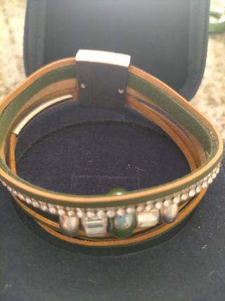 Pulsera cuero y piedras