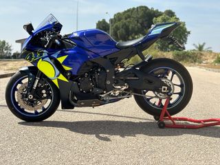 Yamaha R1 2023 - ESCUCHO OFERTAS