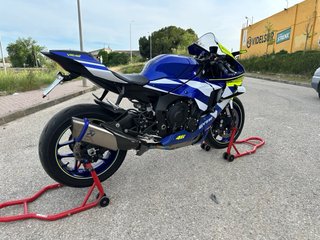 Yamaha R1 2023 - ESCUCHO OFERTAS