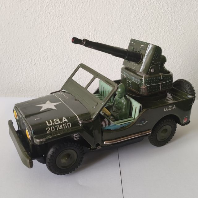 Modello in latta a batterie Jeep U.S.A. anno 1965