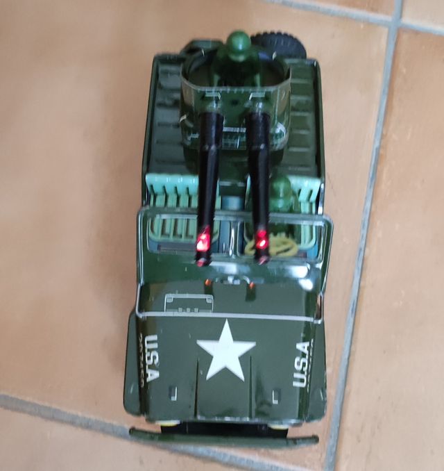 Modello in latta a batterie Jeep U.S.A. anno 1965