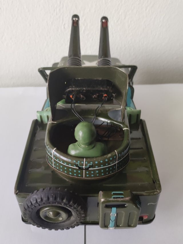 Modello in latta a batterie Jeep U.S.A. anno 1965