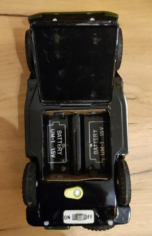 Modello in latta a batterie Jeep U.S.A. anno 1965