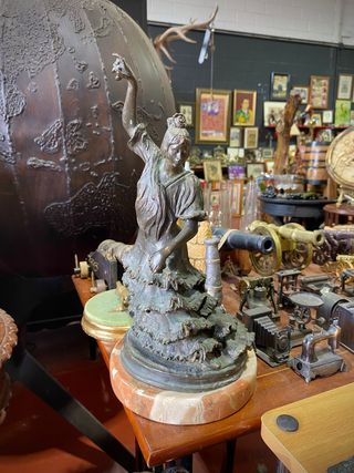 Figura flamenca de bronce y mármol